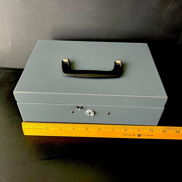 Metal Gray Cash Box with Coin Tray - Picture 1 of 6